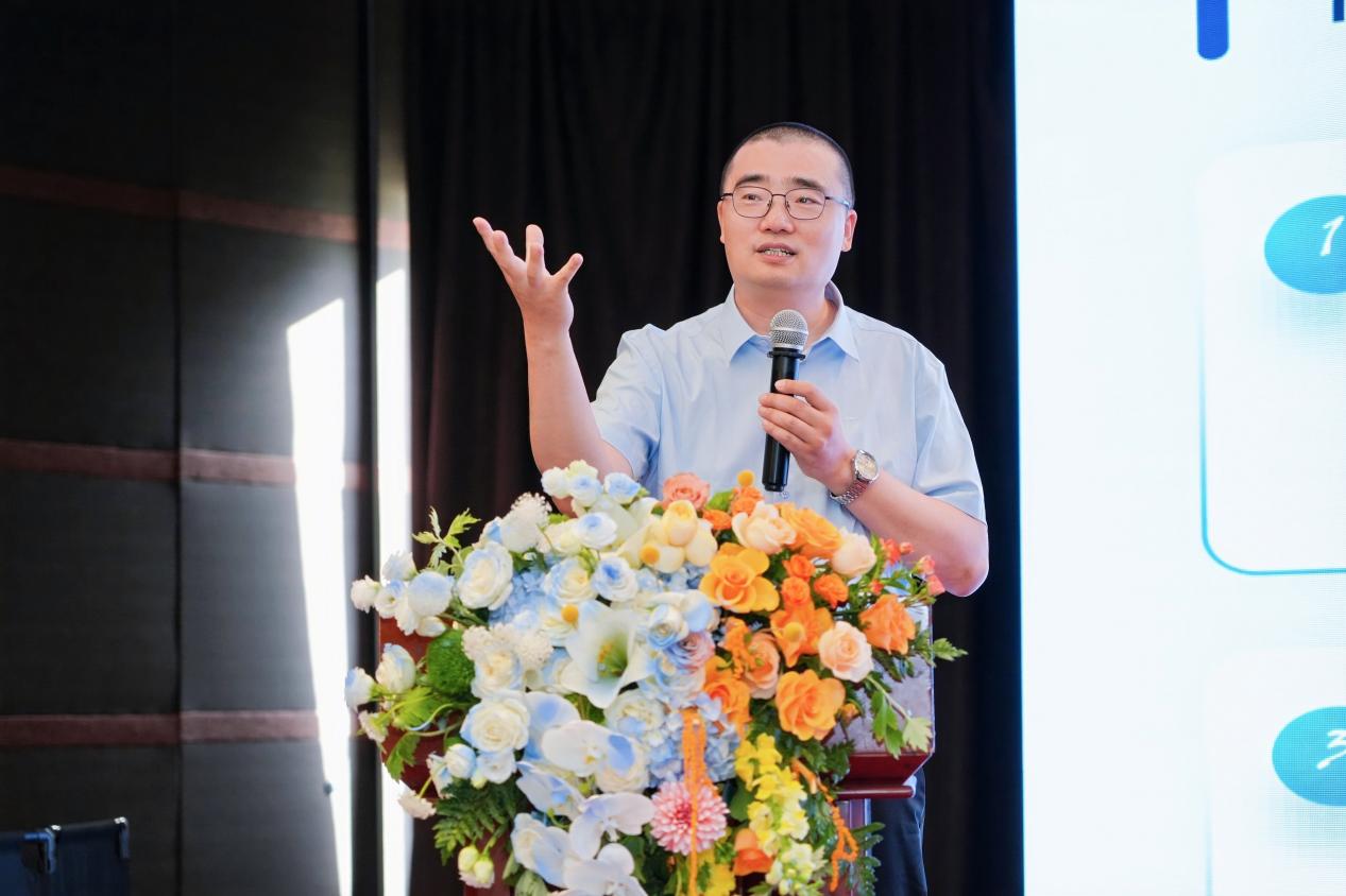 1749054600807360512.jpg 12.jpg